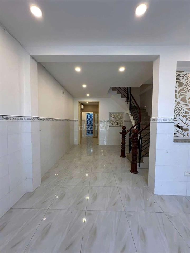nhà to rộng rãi sạch sẽ đường 6m thông 