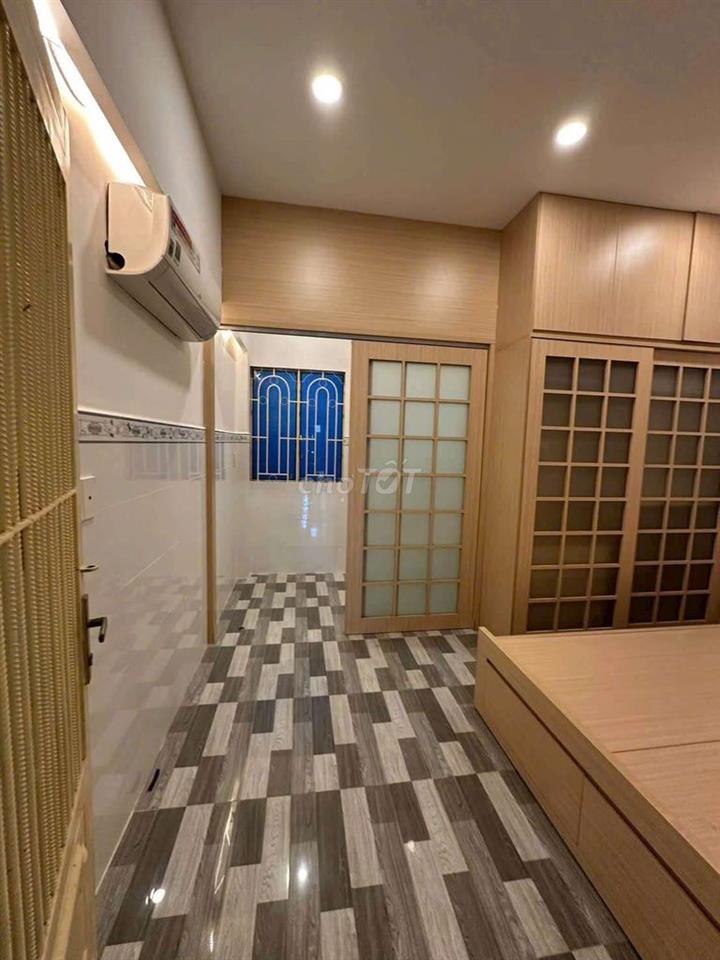 nhà to rộng rãi sạch sẽ đường 6m thông 