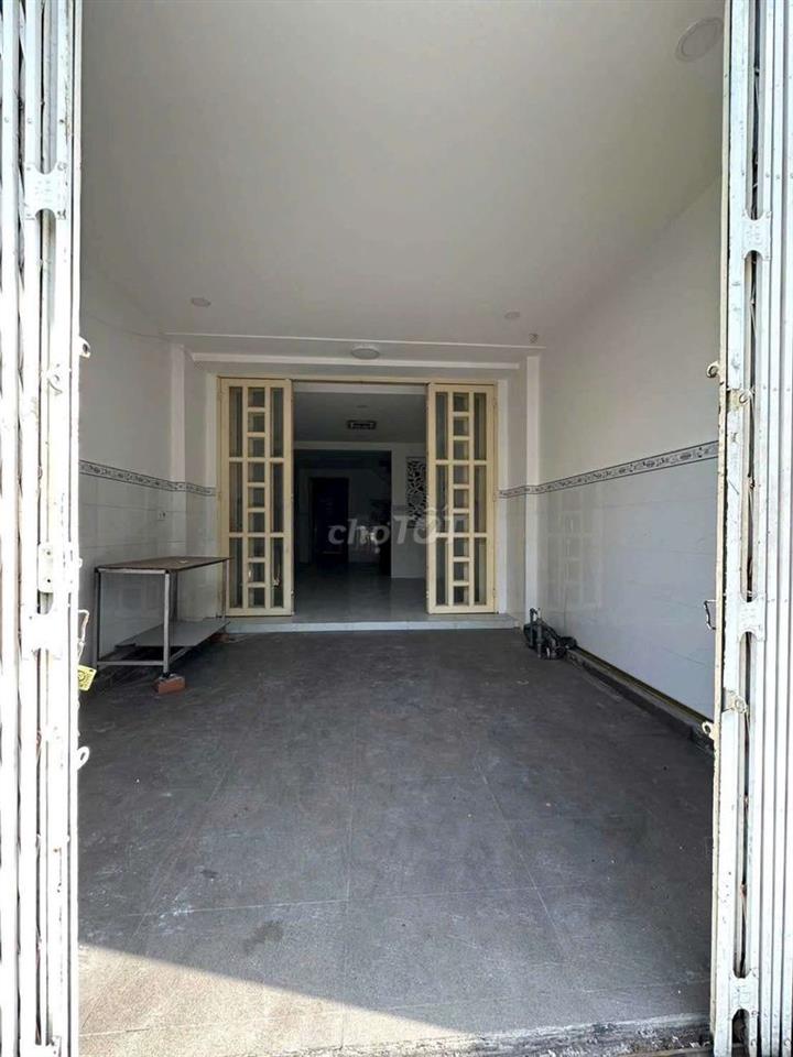 nhà to rộng rãi sạch sẽ đường 6m thông 
