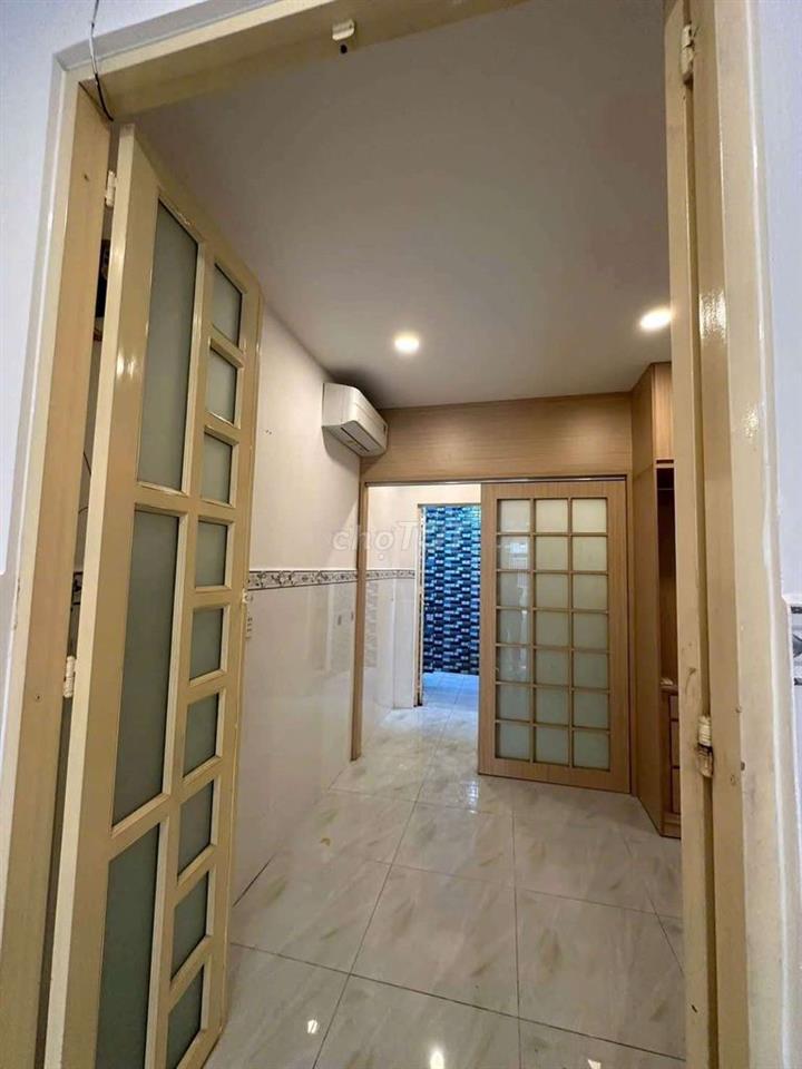 nhà to rộng rãi sạch sẽ đường 6m thông 