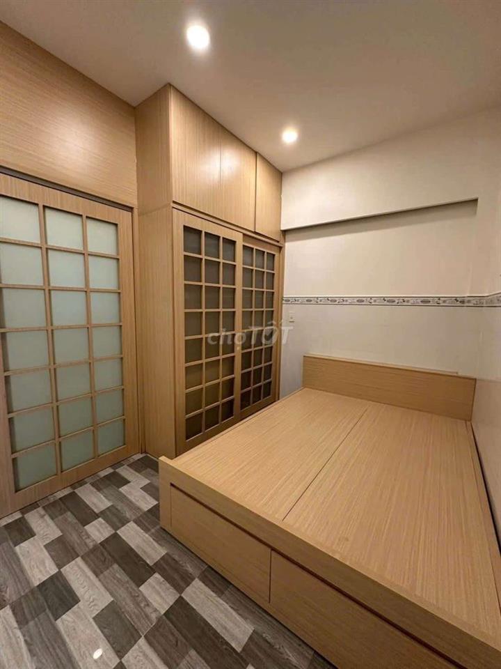 nhà to rộng rãi sạch sẽ đường 6m thông 
