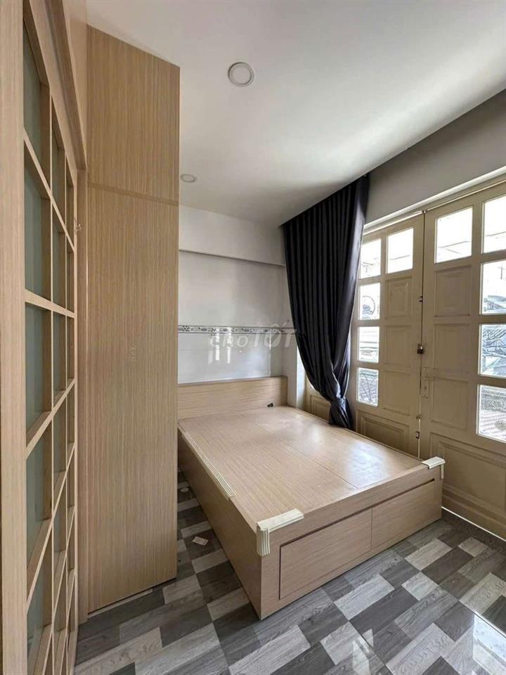 nhà to rộng rãi sạch sẽ đường 6m thông 