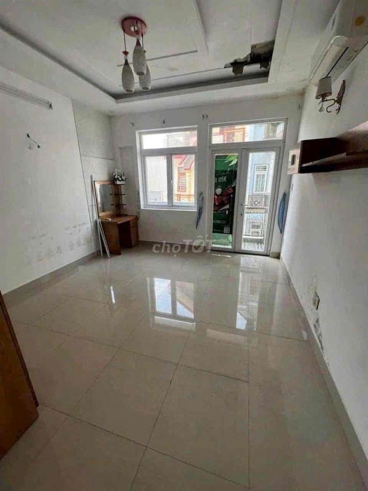 💰💰💰 HẺM XE TẢI 3 TẦNG LẦU: 4PN 5WC - DT 4❌15m - GIÁ 18tr TL