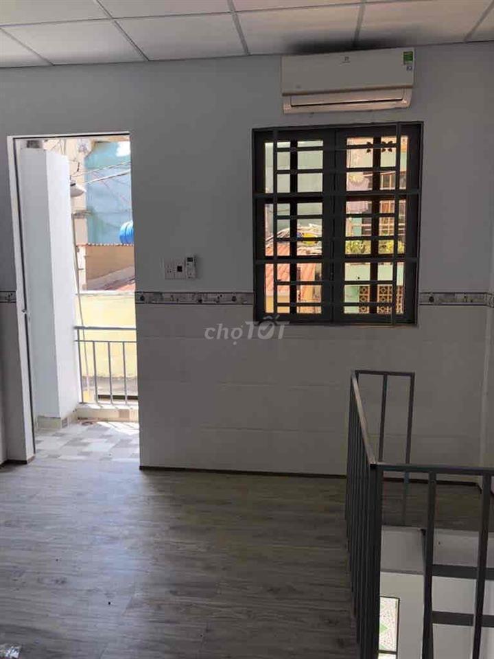 Cho thuê nhà trọ 1 trệt+1 lầu sàn gỗ có ban công riêng
