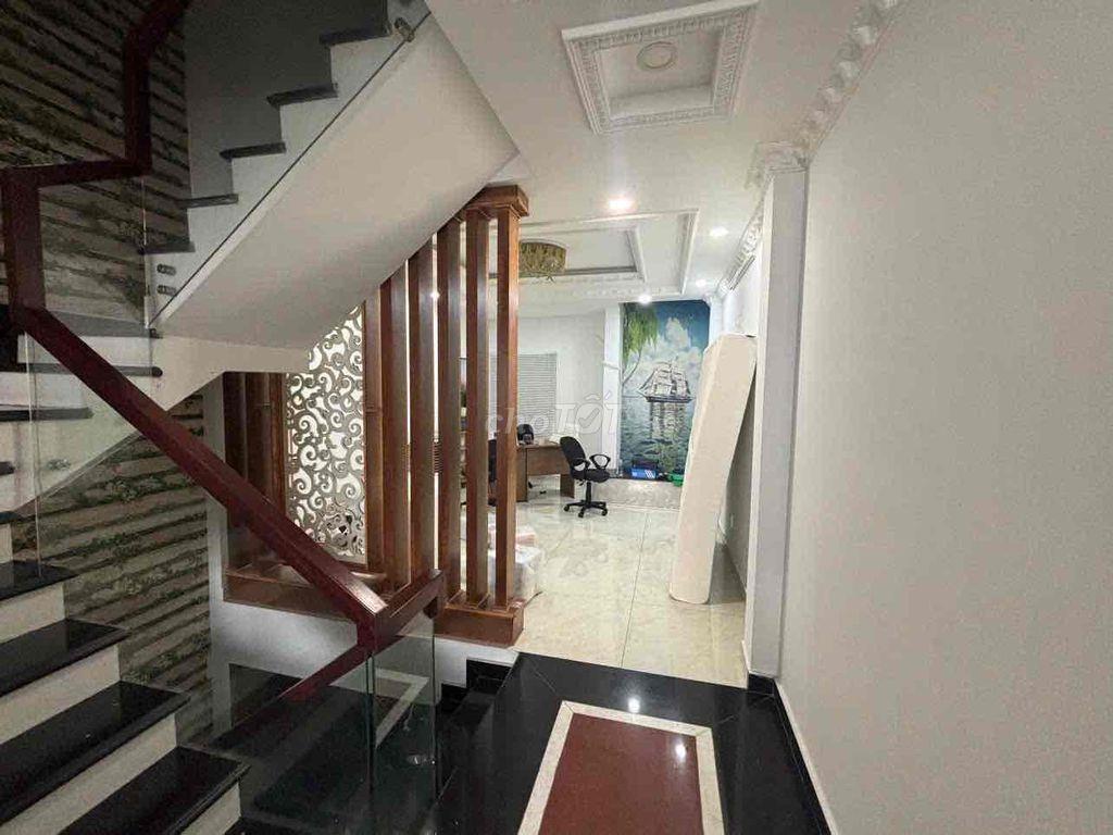 Cho thuê nhà phố 908// Đường Quang Trung p8 Gò Vấp.