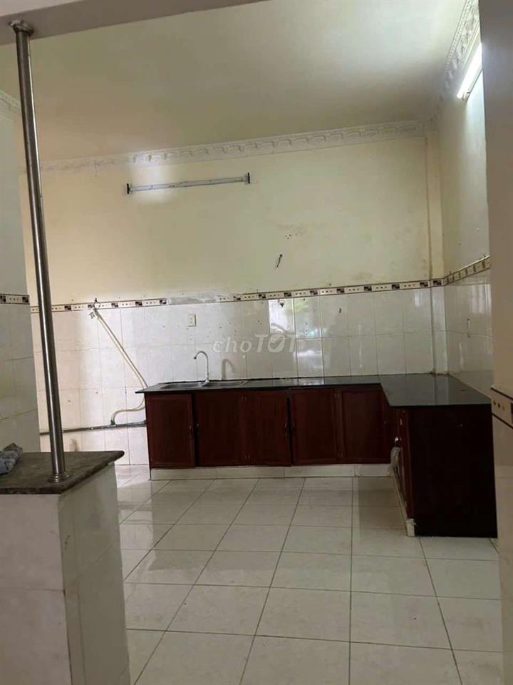 nhà cho thuê xe hoi ngủ trong sân P 12 Gò vấp 