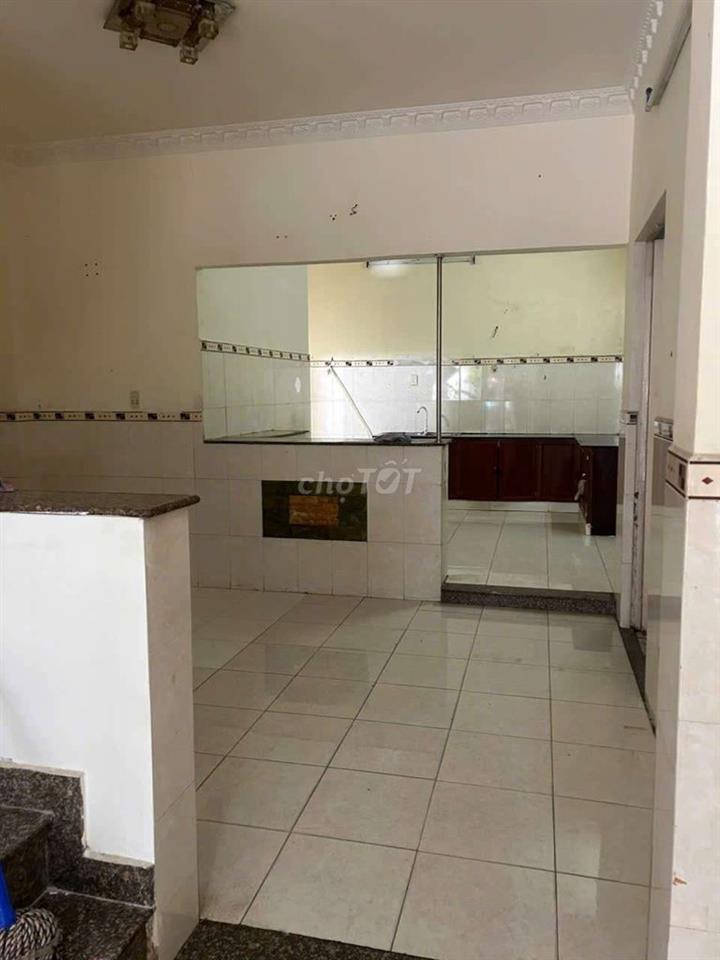 nhà cho thuê xe hoi ngủ trong sân P 12 Gò vấp 