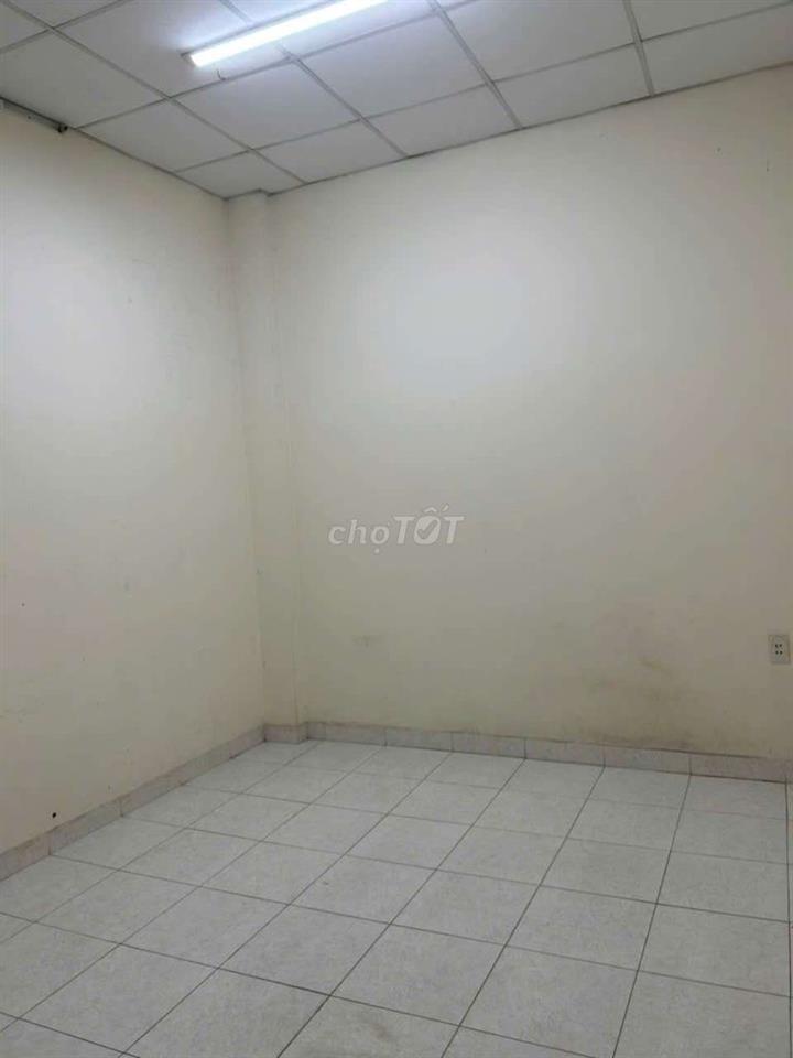 nhà cho thuê xe hoi ngủ trong sân P 12 Gò vấp 