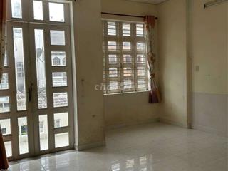 nhà cho thuê xe hoi ngủ trong sân P 12 Gò vấp 