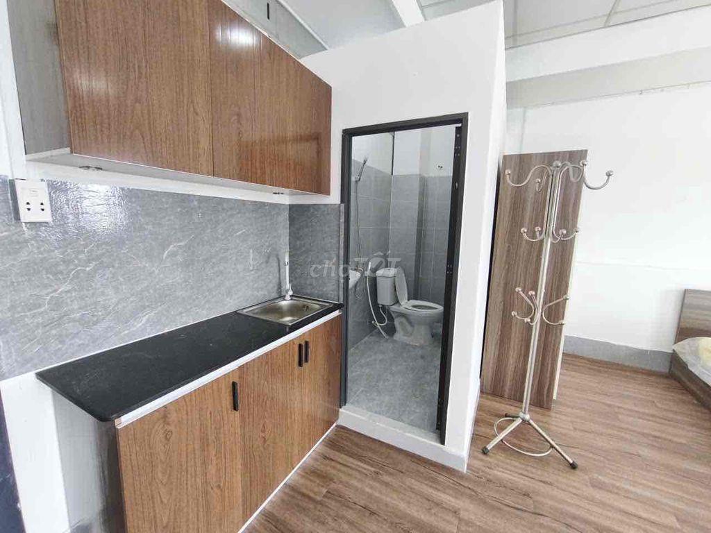 chính chủ cho thuê phòng 30m2 ban công rộng thoáng 4,5tr
