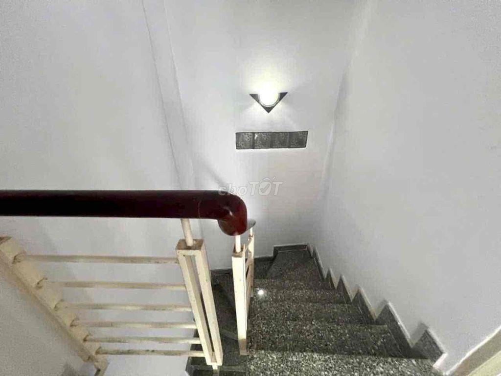 cho thuê nhà 1/ quang trung gv 2pn 3wc 11,5tr
