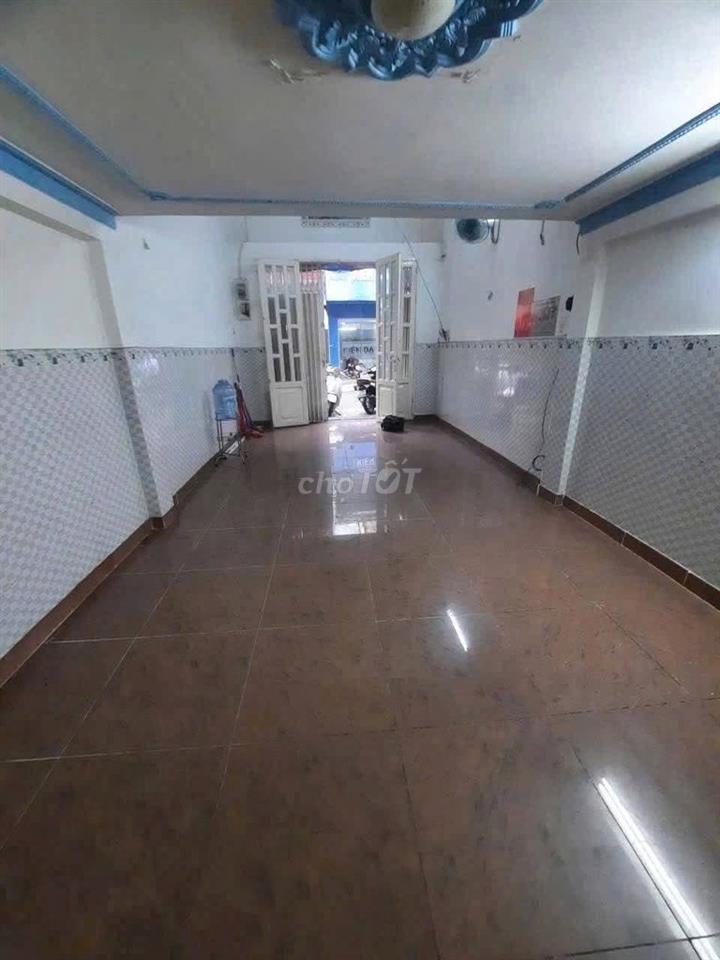 Mặt Tiền Xóm Đất, Quận 11, 1 Trệt 1 Lửng, 2 Lầu, 200m2, 6PN