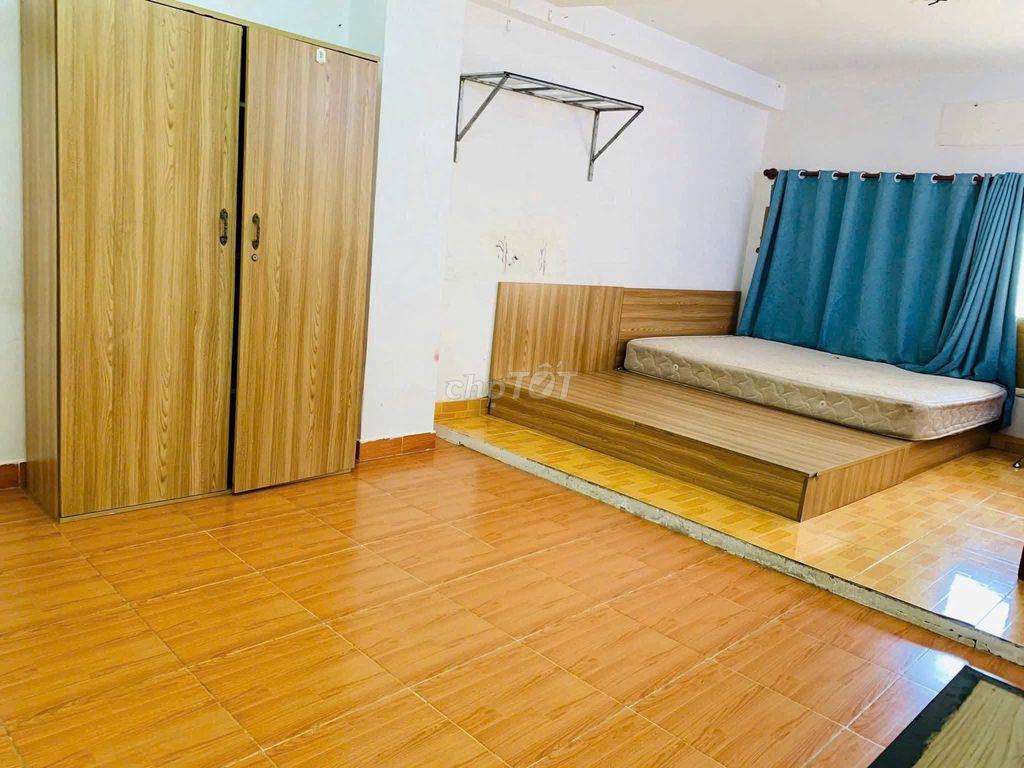 Mặt Tiền Trần Khắc Chân - Quận 1, 4x17 - 9 Phòng 9wc - 1 Trệt 4 Lầu 