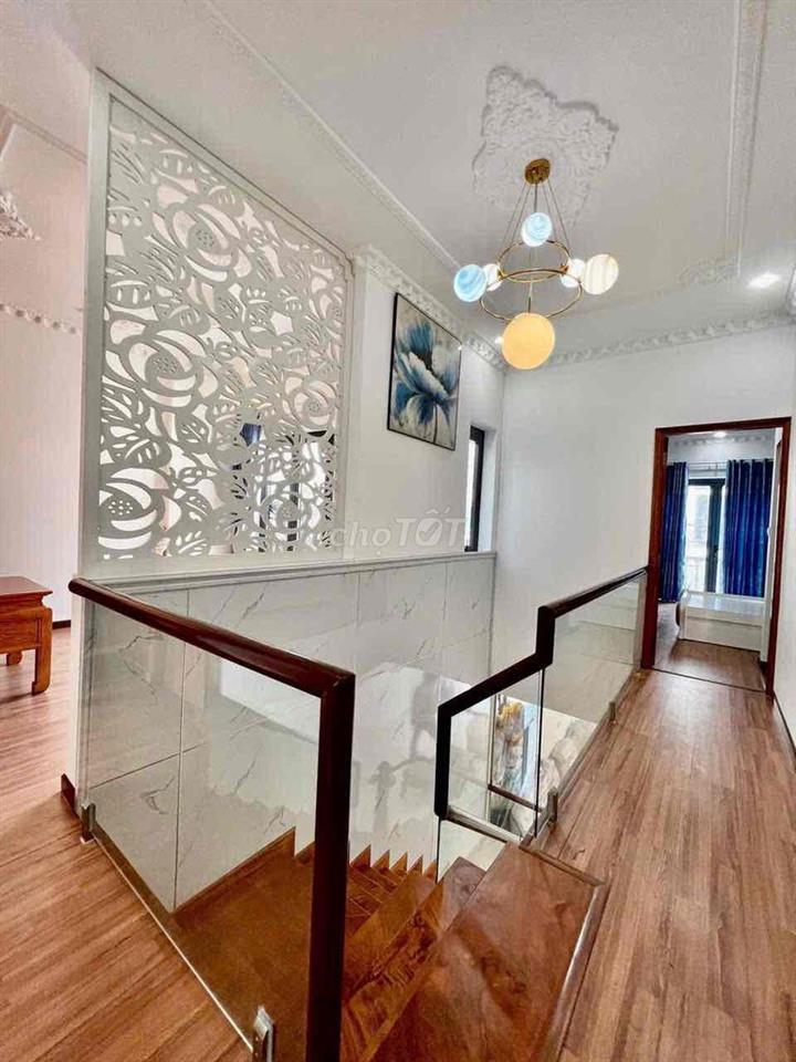 Cho Thuê Biệt Thự DT 7x20 1Trệt 1Lầu 3Pn 4Wc Gara Ôtô Đường 7M