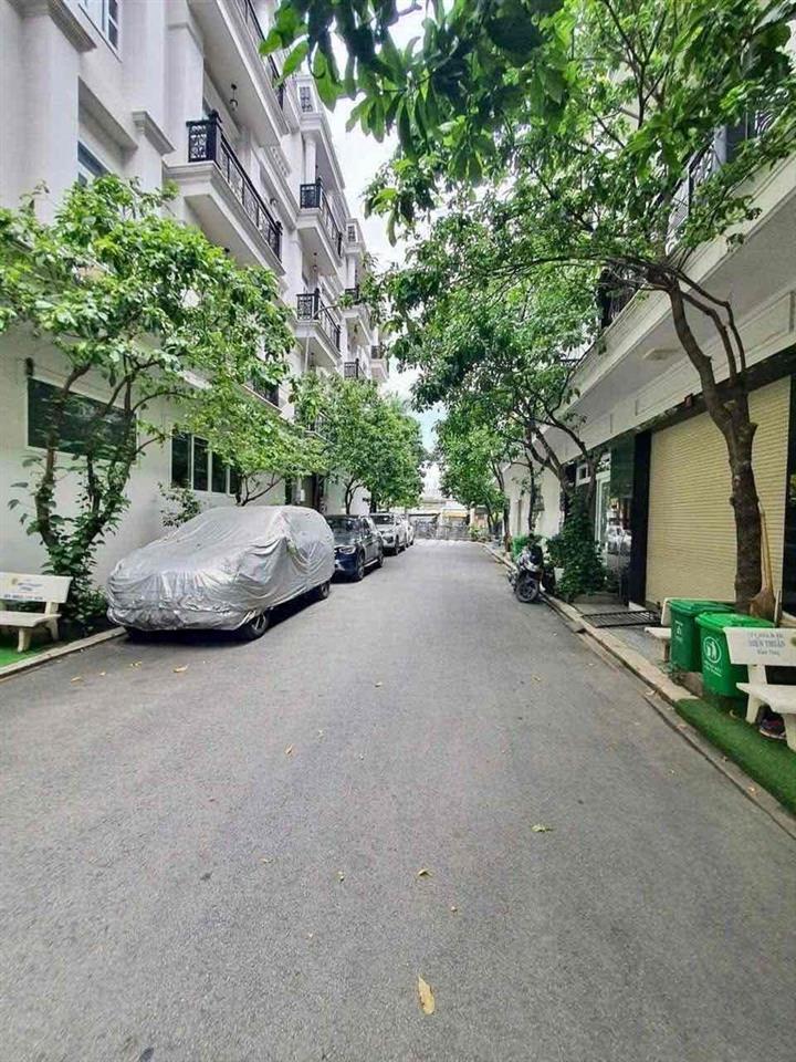 Cho Thuê Nhà Sát Chung Cư Picity TX13 DT 240m2 1Trệt 3Lầu 4Pn 5Wc