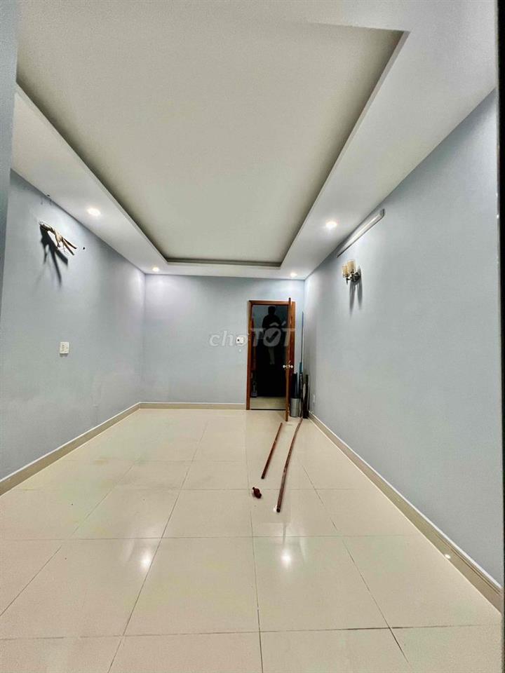Cho Thuê Nhà DT 4x30 1Trệt 2Lầu 4Pn 3Wc Có Sân Sau Hẻm Rộng Xe Tải