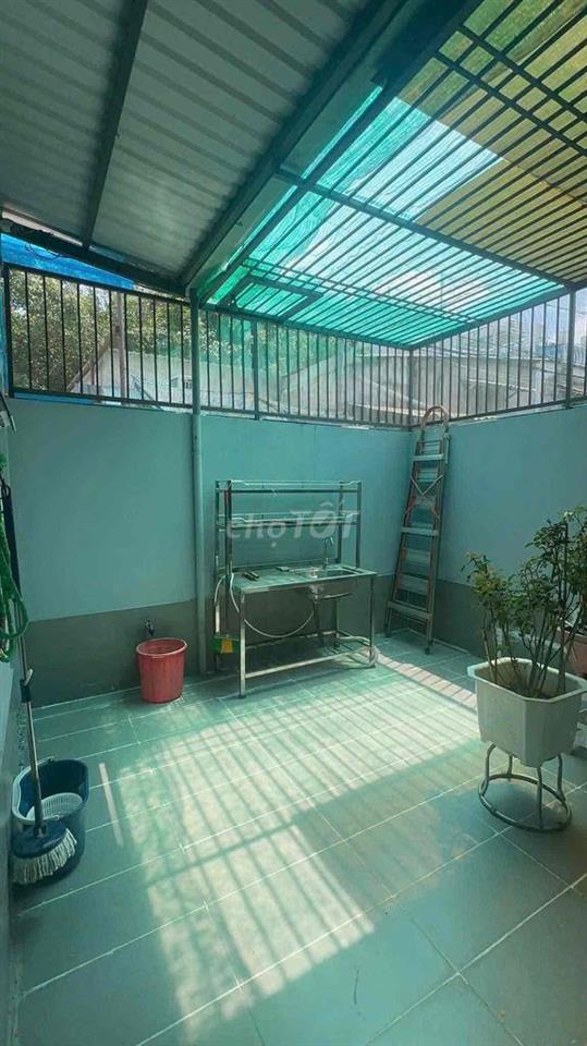 Cho Thuê Nhà Sân Đậu Ôtô DT 5x20 Hẻm Tải 1Pn 1Wc Ngay Chân Ngã Tư Ga