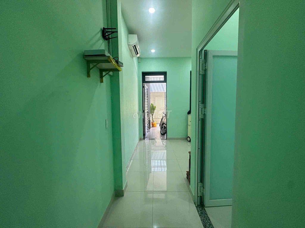 Cho Thuê Nhà Sân Đậu Ôtô DT 5x20 Hẻm Tải 1Pn 1Wc Ngay Chân Ngã Tư Ga