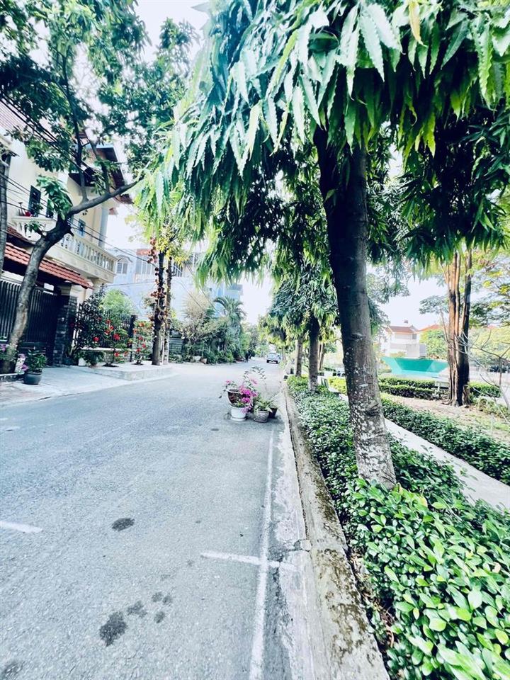 Cho Thuê Nhà DT 4x20m 1Trệt 1Lửng 2Lầu 5Pn 5Wc Sân Rộng Đậu Ôtô 7 Chổ