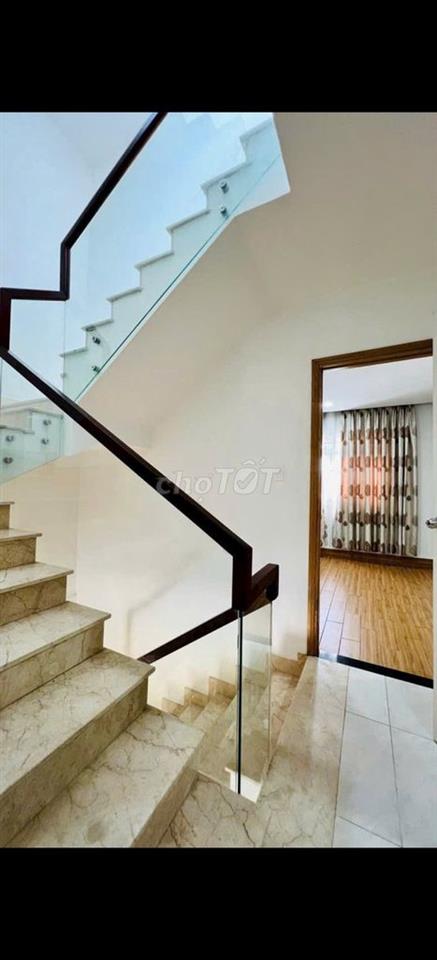 NHÀ NHƯ MỚI,DT5*14M,3LAU,4PN,SÂN THƯỢNG,ĐẦY ĐỦ NÔI THẤT, OTO ĐẬU CỬA