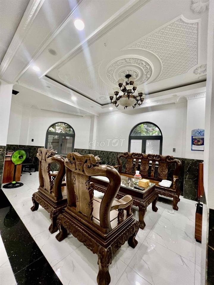 Cho Thuê Nguyên Căn Biệt Thự Siêu Rẻ DTSD 800m2 1Trệt 3Lầu 6Pn 6Wc