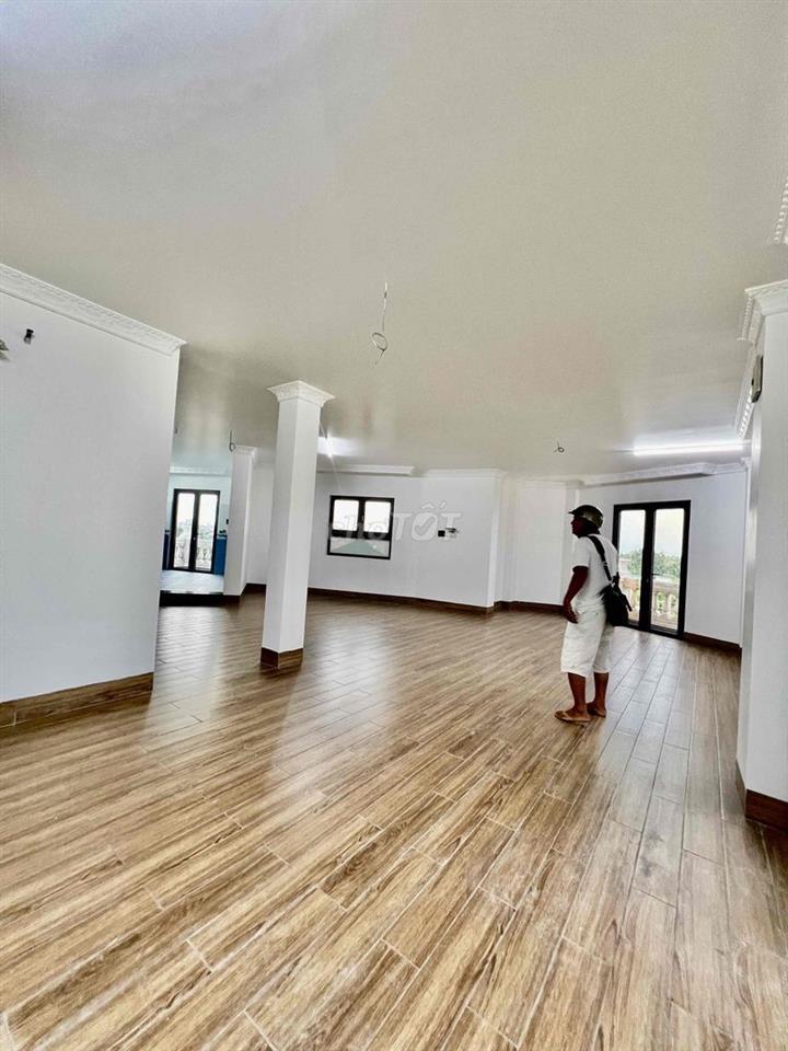Cho Thuê Nguyên Căn Biệt Thự Siêu Rẻ DTSD 800m2 1Trệt 3Lầu 6Pn 6Wc