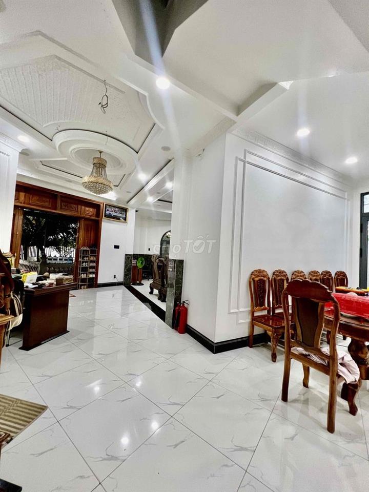 Cho Thuê Nguyên Căn Biệt Thự Siêu Rẻ DTSD 800m2 1Trệt 3Lầu 6Pn 6Wc