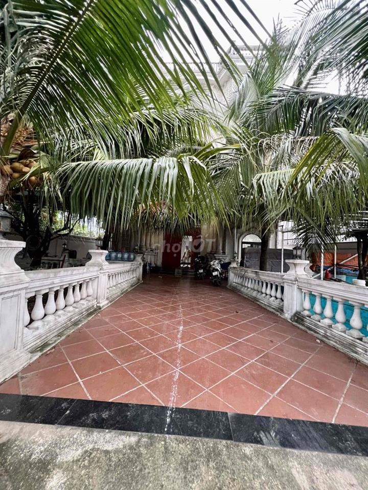 Cho Thuê Nguyên Căn Biệt Thự Siêu Rẻ DTSD 800m2 1Trệt 3Lầu 6Pn 6Wc