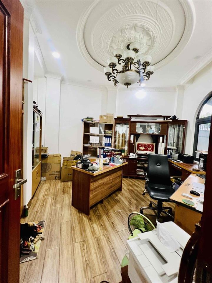Cho Thuê Nguyên Căn Biệt Thự Siêu Rẻ DTSD 800m2 1Trệt 3Lầu 6Pn 6Wc
