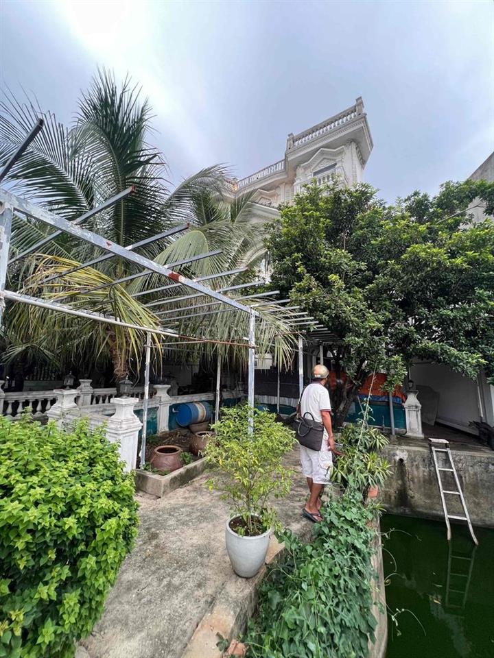 Cho Thuê Nguyên Căn Biệt Thự Siêu Rẻ DTSD 800m2 1Trệt 3Lầu 6Pn 6Wc