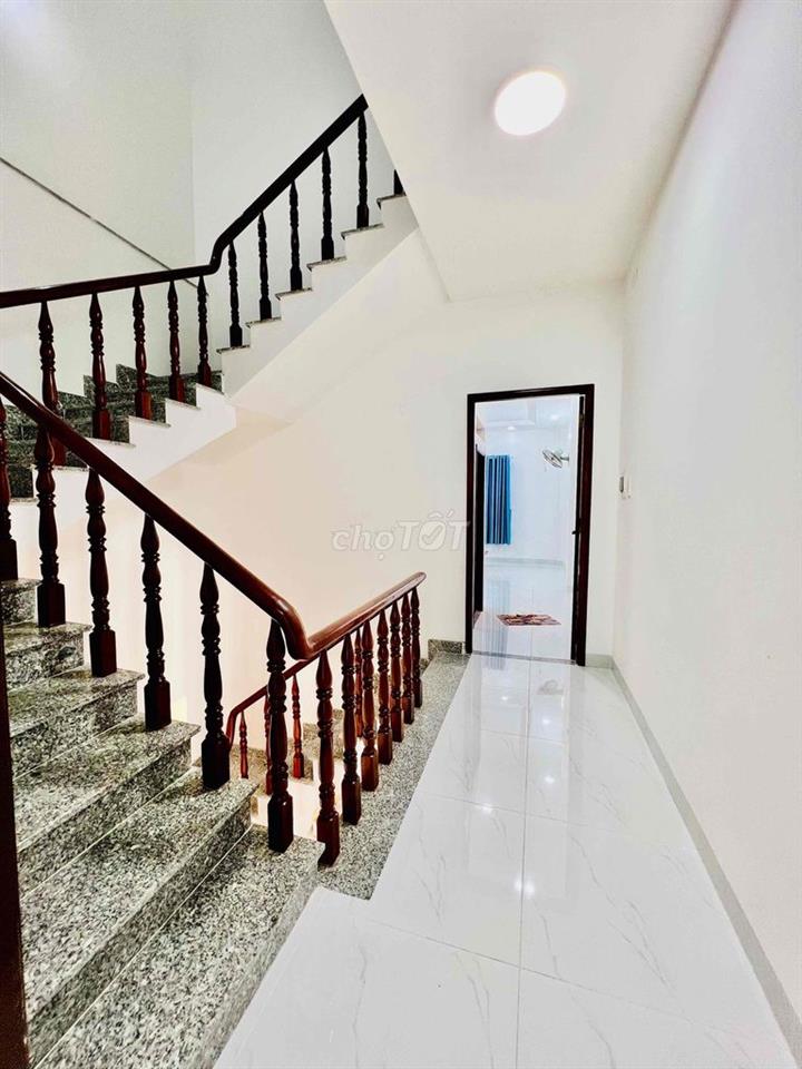 Cho Thuê Nhà DT 4x22 1Trệt 2Lầu 4Pn 3Wc Sân Rộng Hẻm Xe Tải Hợp Ở