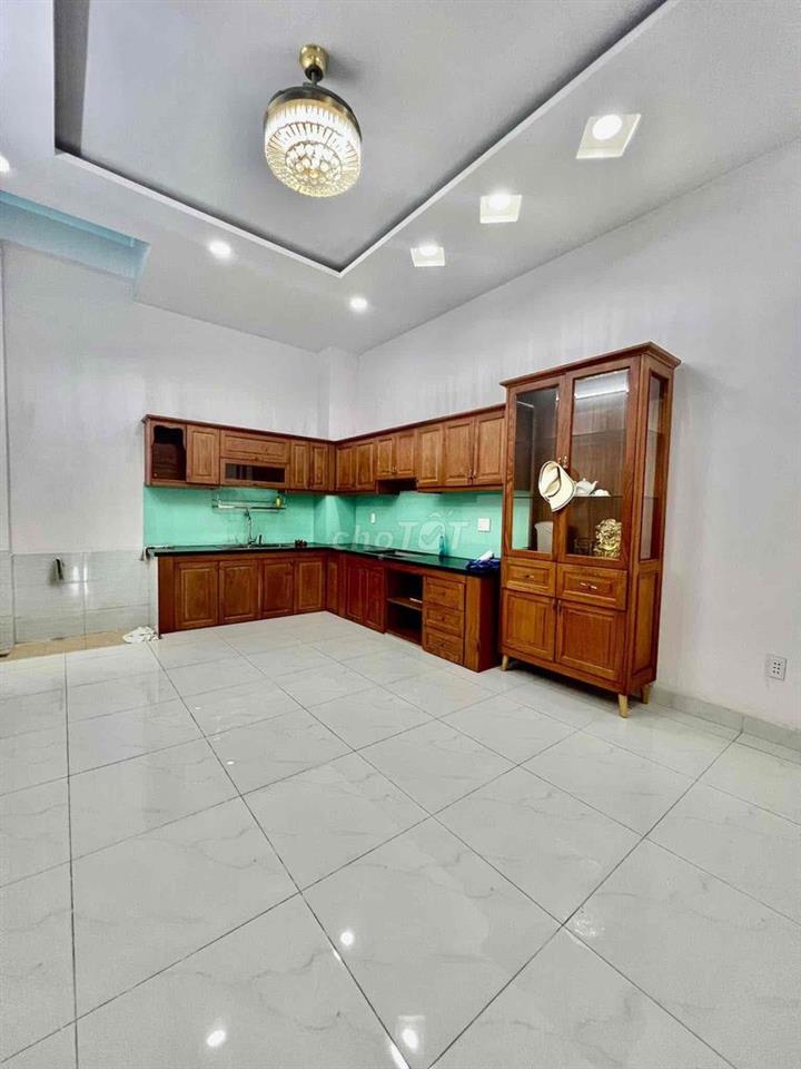 Cho Thuê Nhà Gần Nguyễn Văn Thệ DT 250m2 1Trệt 3Lầu 4Pn 5Wc Hẻm Tải