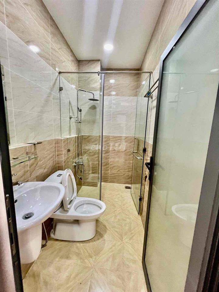 Cho Thuê Nhà Gần Nguyễn Văn Thệ DT 250m2 1Trệt 3Lầu 4Pn 5Wc Hẻm Tải