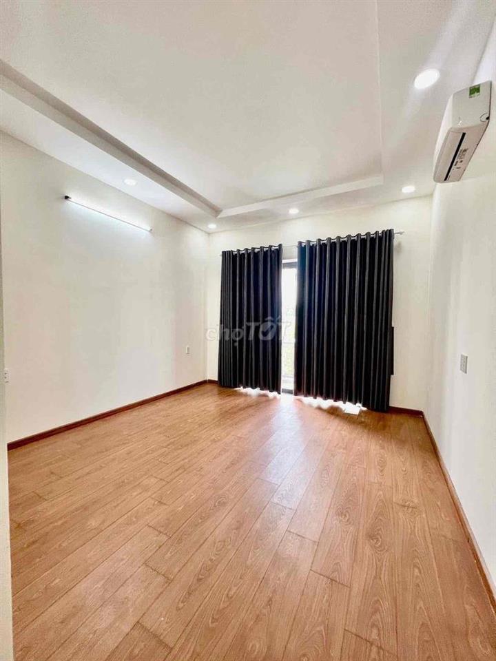 Cho Thuê Nhà Gần Nguyễn Văn Thệ DT 250m2 1Trệt 3Lầu 4Pn 5Wc Hẻm Tải