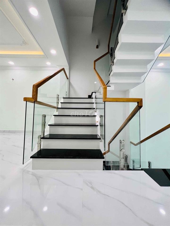 Cho Thuê Nhà Phố DT 250m2 1Trệt 1Lửng 3Lầu 4Pn 5Wc Đường Xe Tải 10M
