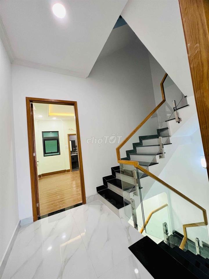 Cho Thuê Nhà Phố DT 250m2 1Trệt 1Lửng 3Lầu 4Pn 5Wc Đường Xe Tải 10M