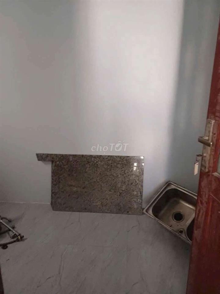 nhà dt 4*10m,gac lững,1pn,cổng rào, cách cây xăng lý quý 300m,