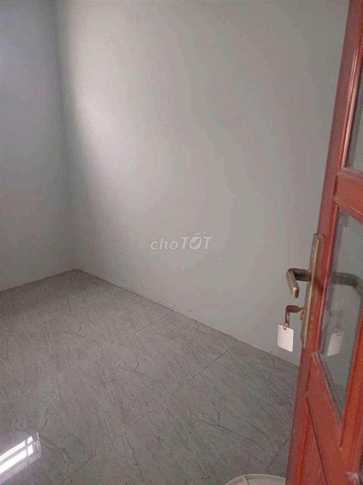 nhà dt 4*10m,gac lững,1pn,cổng rào, cách cây xăng lý quý 300m,