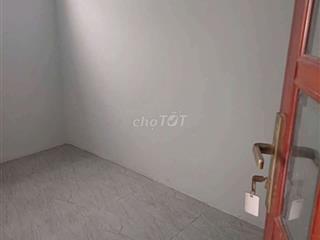 nhà dt 4*10m,gac lững,1pn,cổng rào, cách cây xăng lý quý 300m,
