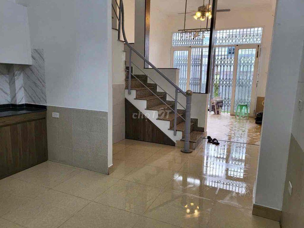 Cho Thuê Nhà Gần Chợ Cầu Đồng DT 180m2 1Trệt 2Lầu 4Pn 3Wc Sân Xe Máy