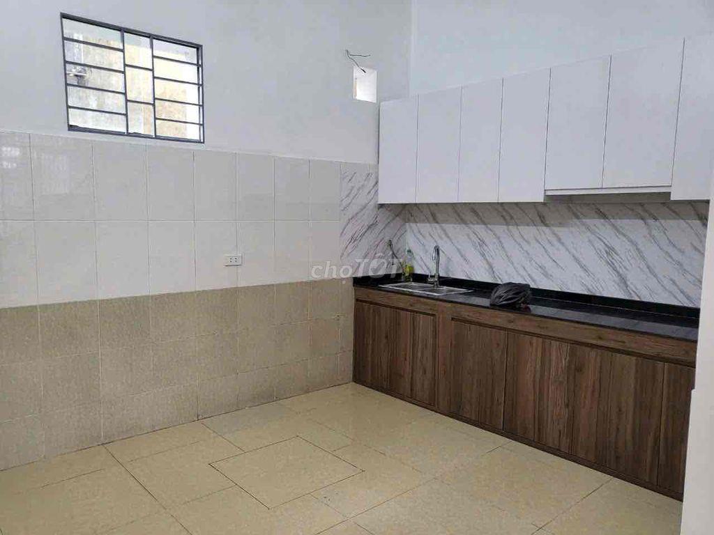 Cho Thuê Nhà Gần Chợ Cầu Đồng DT 180m2 1Trệt 2Lầu 4Pn 3Wc Sân Xe Máy