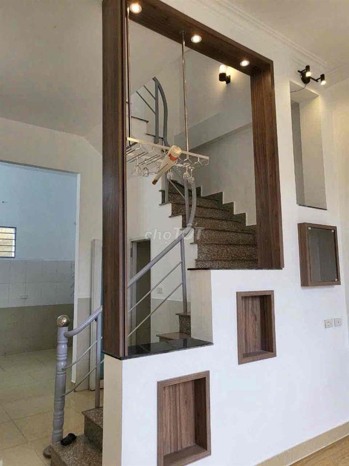 Cho Thuê Nhà Gần Chợ Cầu Đồng DT 180m2 1Trệt 2Lầu 4Pn 3Wc Sân Xe Máy