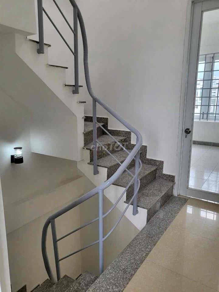 Cho Thuê Nhà Gần Chợ Cầu Đồng DT 180m2 1Trệt 2Lầu 4Pn 3Wc Sân Xe Máy