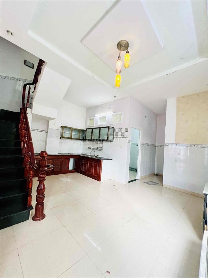 Cho Thuê Nhà DT 6x15m 1Trệt 1Lầu 4Pn 3Wc Sân Rộng Ôtô Hẻm 1 Sẹc Ngắn