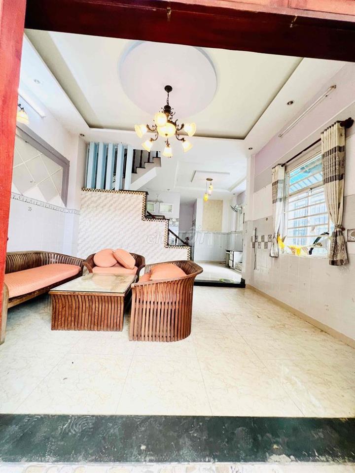 Cho Thuê Nhà DT 6x15m 1Trệt 1Lầu 4Pn 3Wc Sân Rộng Ôtô Hẻm 1 Sẹc Ngắn