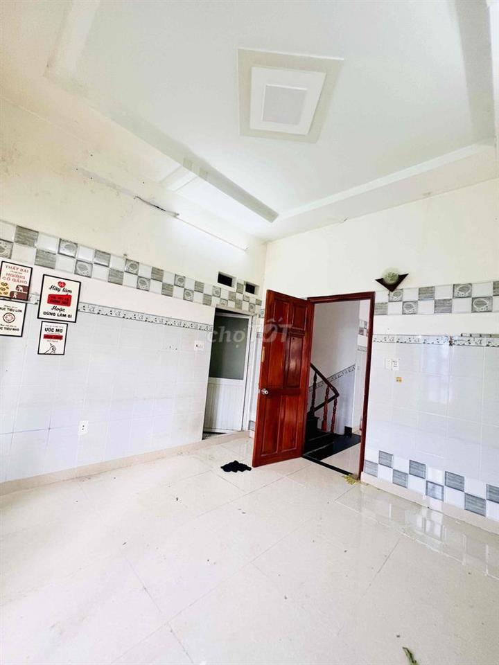 Cho Thuê Nhà DT 6x15m 1Trệt 1Lầu 4Pn 3Wc Sân Rộng Ôtô Hẻm 1 Sẹc Ngắn