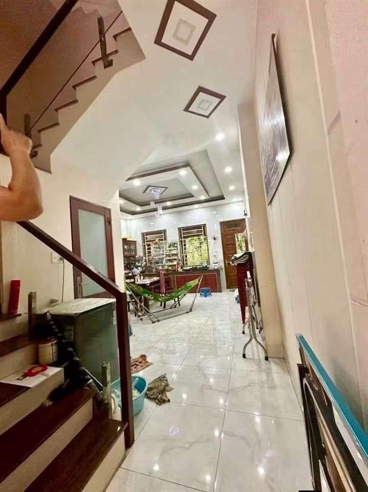 MẶT TIỀN KD ĐÔNG ĐÚC,DT5,5*37m,3LAU,5PN,6WC,NGAY GẦN CAO ĐẲNG ĐIỆN LỰC