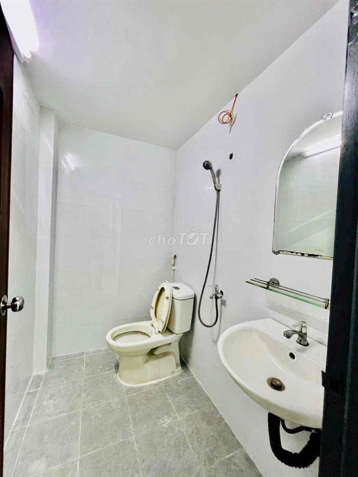 Cho Thuê Nhà DT 6x20m 1Trệt 2Lầu 6Pn 7Wc Sân Rộng Ôtô Nhà Căn Góc Mát