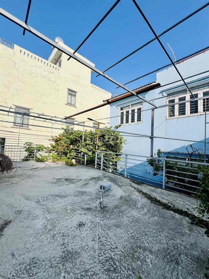 Cho Thuê Biệt Thự DT 10x40m 1Trệt 1Lầu 4Pn 4Wc Gara Ôtô Hẻm 1/ Ngắn