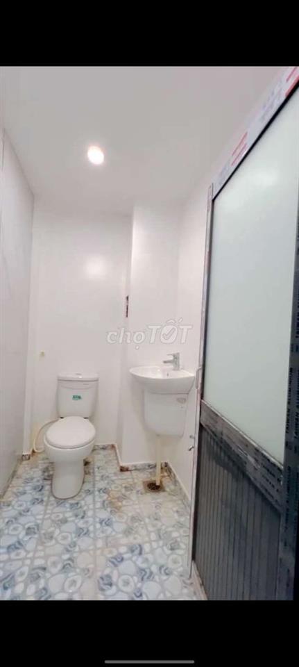 NHÀ SẠCH SẼ,DT4,5*9M,2PN,GÁC ĐÚC LỮNG,PHÒNG TRÊN RẤT RỘNG,GẦN CHỢ